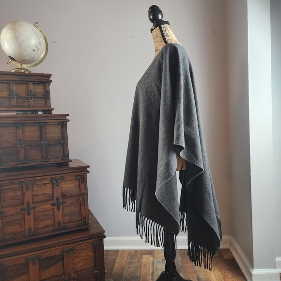 Open-Front Grey Black Fringe Tassel Wrap - Picture 3 of 6